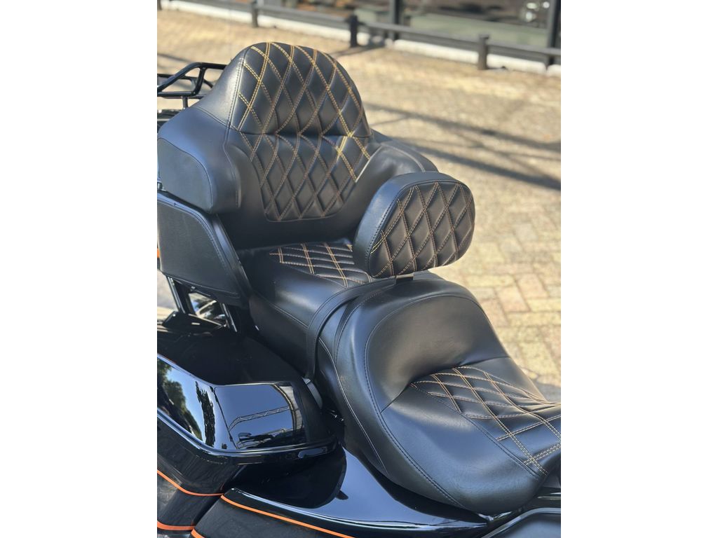 FLHTK ULTRA LIMITED APEX SPECIAL PAINT